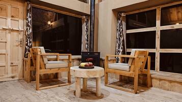 高級樓中樓客房, 2 間臥室, 露台, 山景 | 露台/庭院