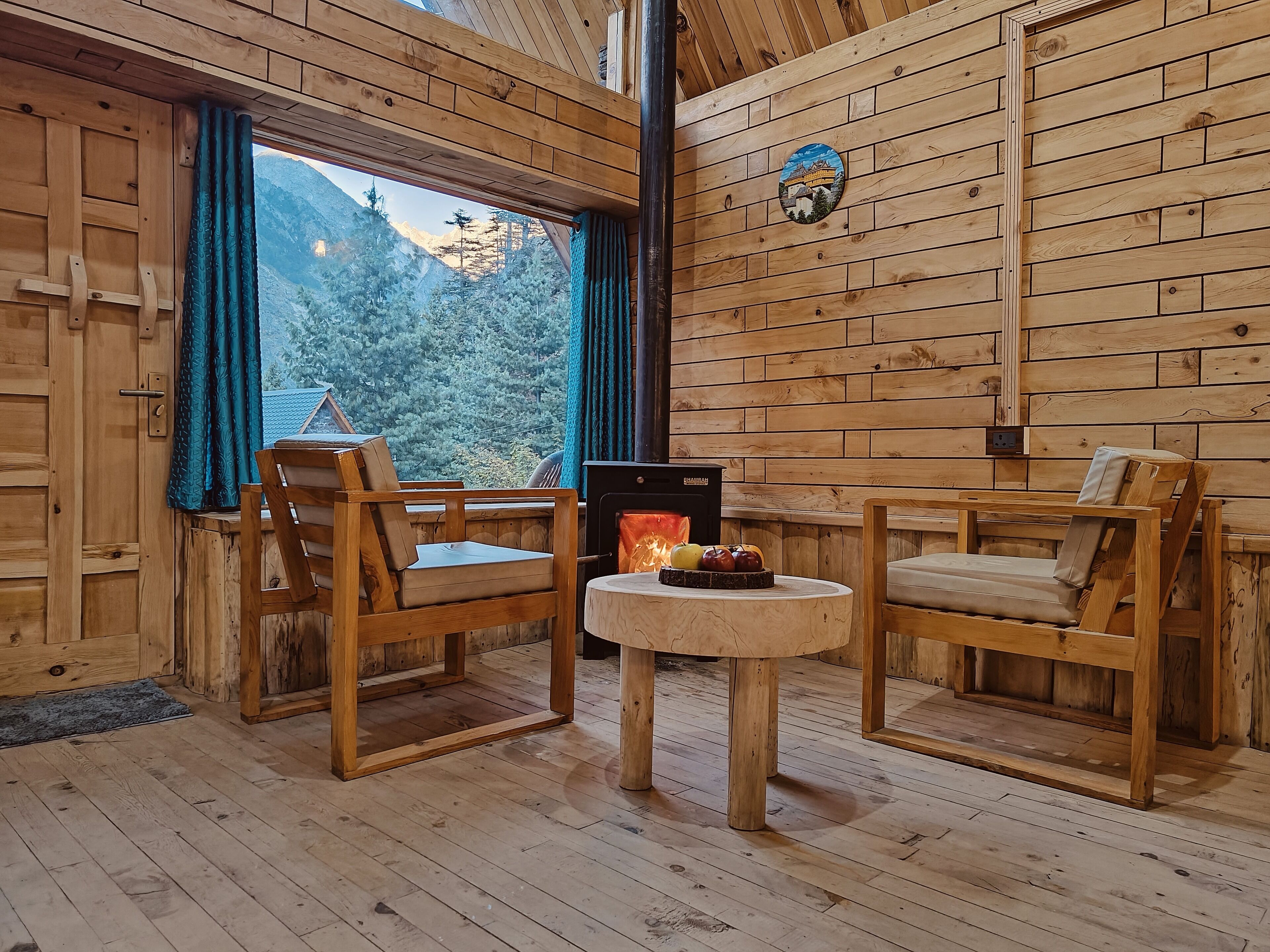 高級樓中樓客房, 2 間臥室, 露台, 山景 | 房內夾萬、手提電腦工作空間、遮光窗簾/窗簾、熨斗/熨衫板