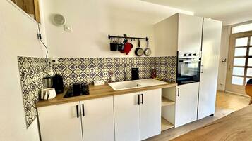 雪櫃、微波爐、焗爐、咖啡機/沖茶器