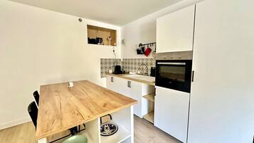 雪櫃、微波爐、焗爐、咖啡機/沖茶器