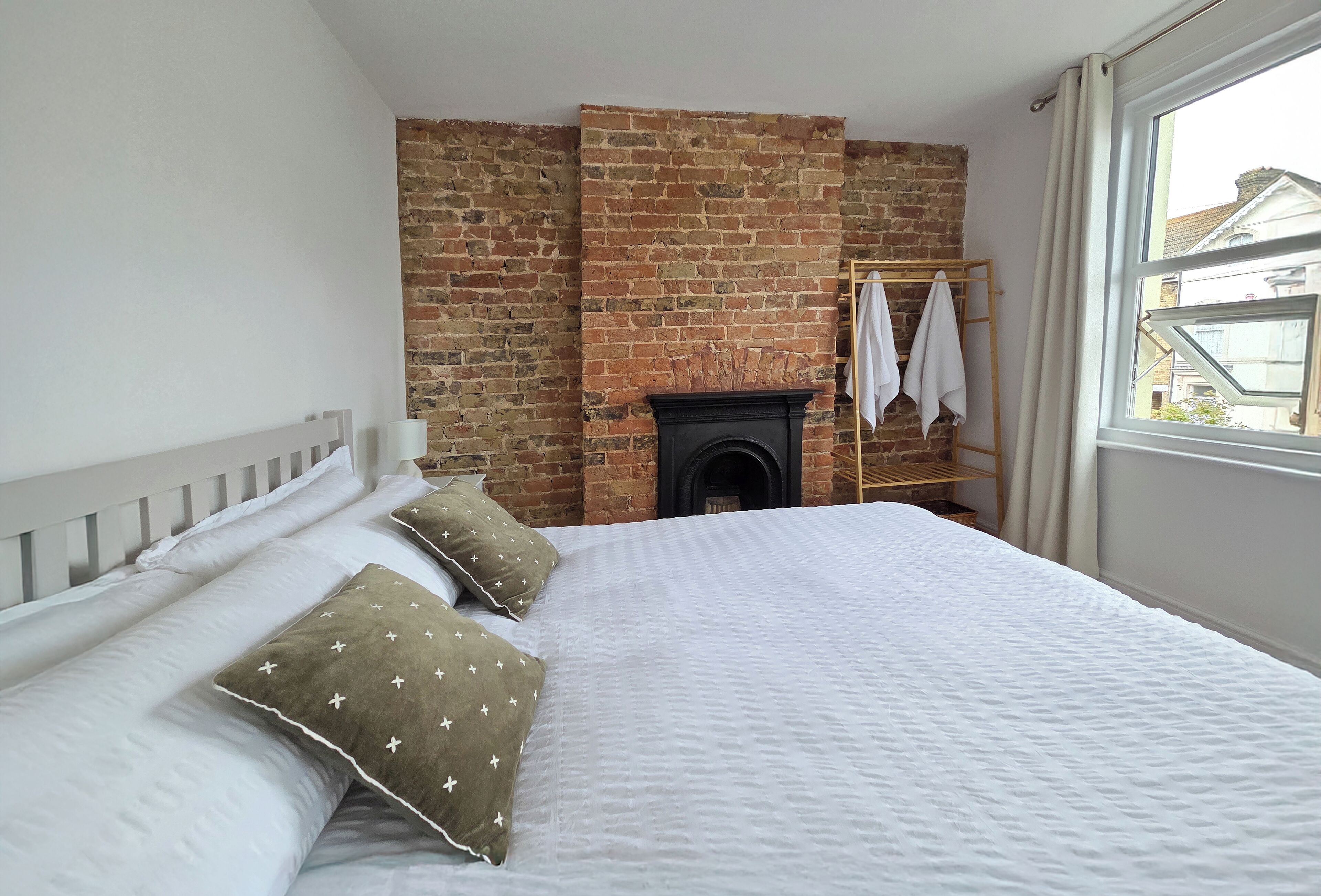 3 bedrooms, iron/ironing board, Internet, bed sheets