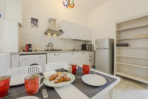Fridge, stovetop, dishwasher, coffee/tea maker