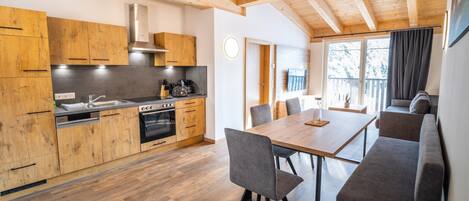 Four, plaque de cuisson, lave-vaisselle, cafetière/bouilloire