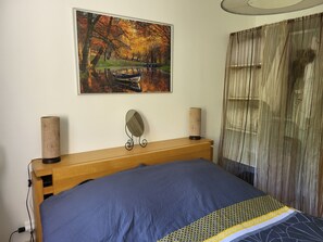 3 bedrooms, desk, iron/ironing board, travel cot