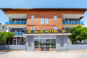Front of property - Aliş Hotel Fethiye (Fethiye)