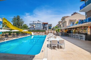 Seasonal outdoor pool, open 10:00 AM to 6:00 PM, pool umbrellas - Aliş Hotel Fethiye (Fethiye)