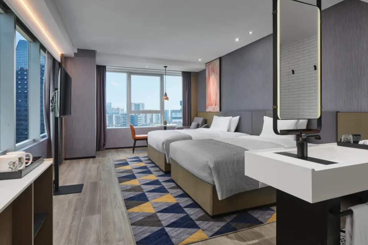 Chambre Supérieure avec lits jumeaux, plusieurs lits, vue ville | Vue de la chambre