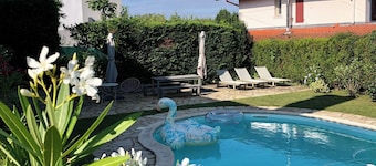 Remarkable Neo Basque house, Bayonne town center, 800m² heated swimming pool