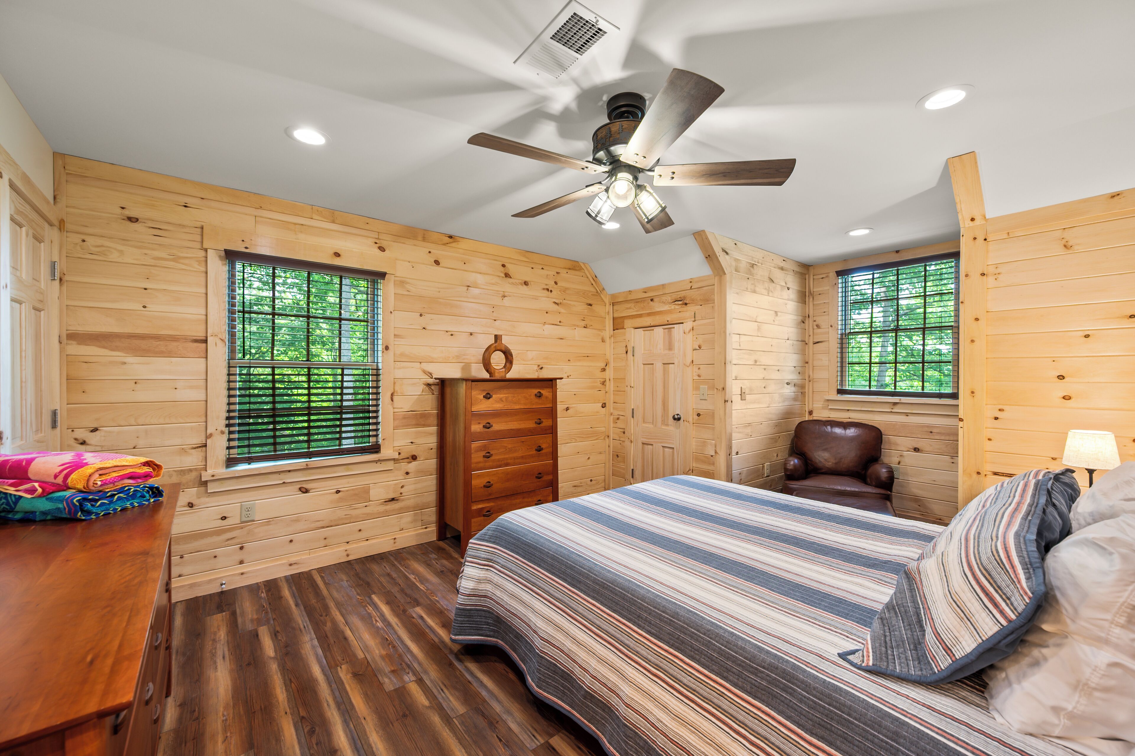4 bedrooms, iron/ironing board, travel crib, free WiFi