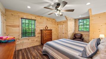4 bedrooms, iron/ironing board, travel crib, free WiFi