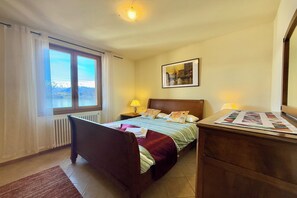 Family House, Multiple Bedrooms (Pianello Bellavista)