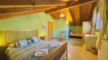 Family House, Multiple Bedrooms (Pianello Bellavista) | 5 bedrooms, free WiFi, bed sheets