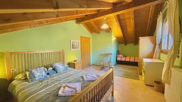 Family House, 5 Bedrooms (Pianello Bellavista) | 5 bedrooms, free WiFi, bed sheets