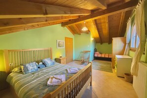 Family House, 5 Bedrooms (Pianello Bellavista) | 5 bedrooms, free WiFi, bed sheets