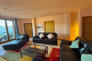 Family House, Multiple Bedrooms (Pianello Bellavista) | Living area | 21-inch TV with satellite channels