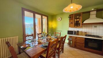 Family House, Multiple Bedrooms (Pianello Bellavista) | Dining