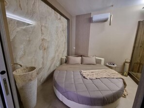 1 bedroom, free WiFi, bed sheets