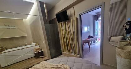 Charming deluxe suite 2 steps from the sea and downtown