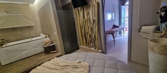 Suite with Jacuzzi 2 steps from the sea and downtown