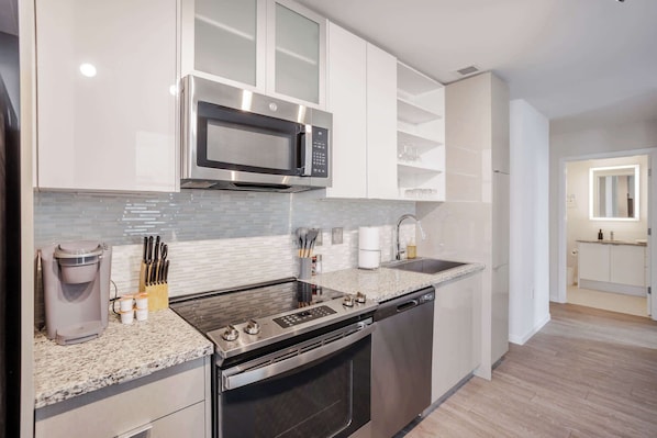 Fridge, microwave, oven, stovetop