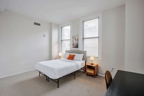 2 Schlafzimmer, Schreibtisch, Bügeleisen/Bügelbrett, WLAN