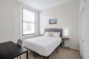 2 Schlafzimmer, Schreibtisch, Bügeleisen/Bügelbrett, WLAN