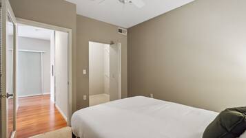 2 bedrooms, iron/ironing board, WiFi, bed sheets