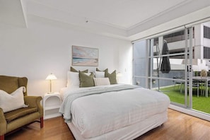 2 habitaciones, tabla de planchar con plancha, wifi y ropa de cama
