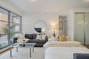 2 habitaciones, tabla de planchar con plancha, wifi y ropa de cama