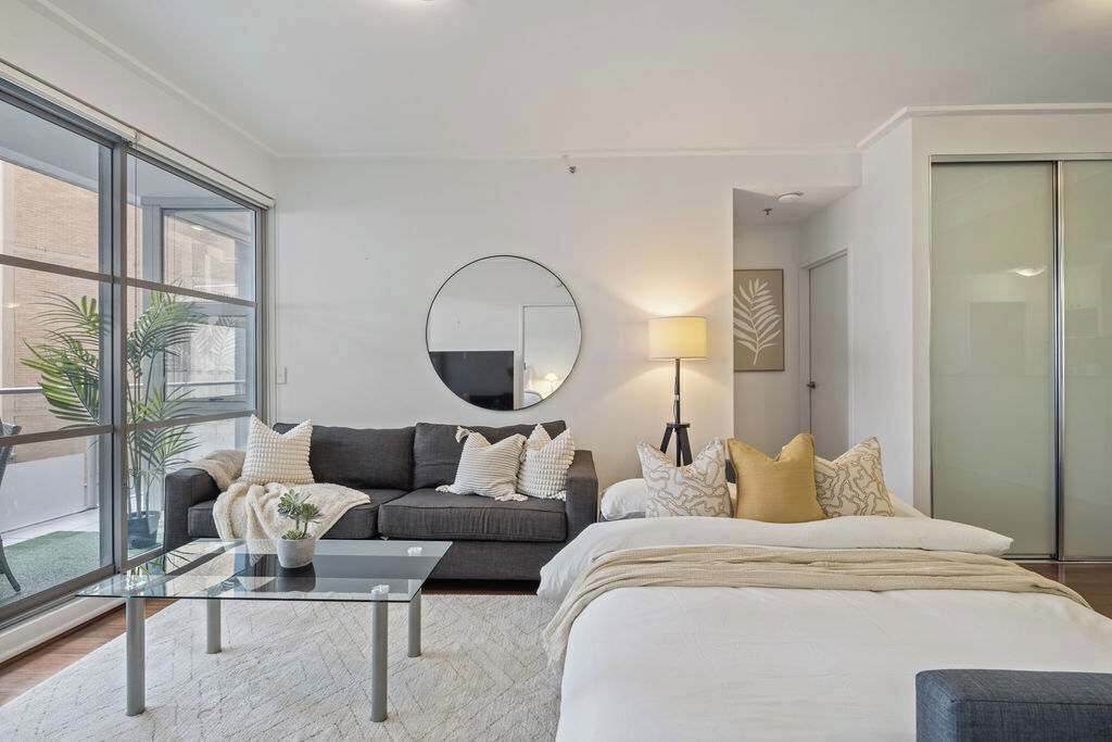 2 habitaciones, tabla de planchar con plancha y ropa de cama 