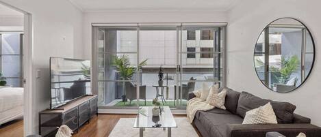 Televisión, oficina