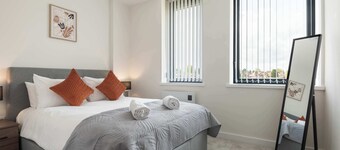 Modern 1 Bedroom Apartment in York with Parking