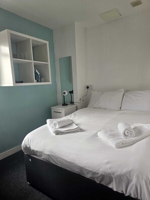 Desk, iron/ironing board, WiFi, bed sheets