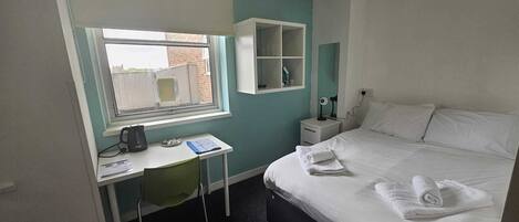 Desk, iron/ironing board, WiFi, bed sheets