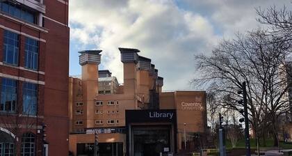 Budget Cosy En-Suite Room in Central Coventry