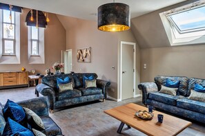 Smart-TV, Videospiele, Tischfußball