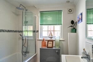 Shower - Cottage in Millbrook near Rame Peninsula (Millbrook)