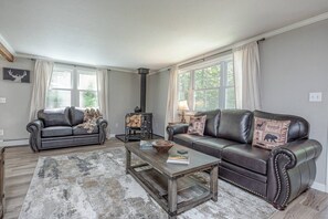 TV connectée, cheminée, espaces bureaux