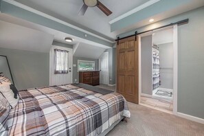 4 bedrooms, iron/ironing board, travel cot, free WiFi - Beautiful White Mountains Home w/ Sauna, Firepit and  Gameroom Local Skiing, Hiking and Golf. (Thornton)