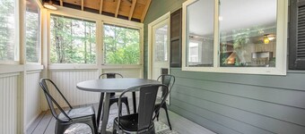 Beautiful White Mountains Home w/ Sauna, Firepit and Gameroom Local Skiing, Hiking and Golf.