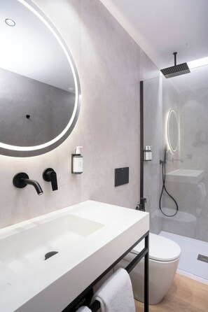 Single Room | Bathroom | Shower, hair dryer, towels, soap - Alora Hotel Mérida  (Mérida)