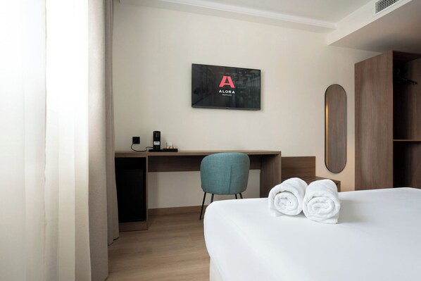 Double Room | In-room safe, blackout drapes, soundproofing, iron/ironing board