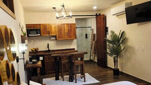 デラックス キャビン | 高級寝具、羽毛の掛け布団、WiFi (無料)、客室ごとに異なる装飾