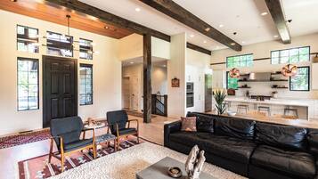Smart TV, fireplace, books, stereo