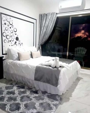 3 slaapkamers, een strijkplank/strijkijzer, wifi, beddengoed