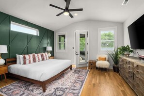 8 habitaciones, tabla de planchar con plancha, cuna de viaje y wifi