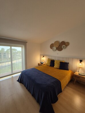 2 bedrooms, iron/ironing board, travel crib, free WiFi