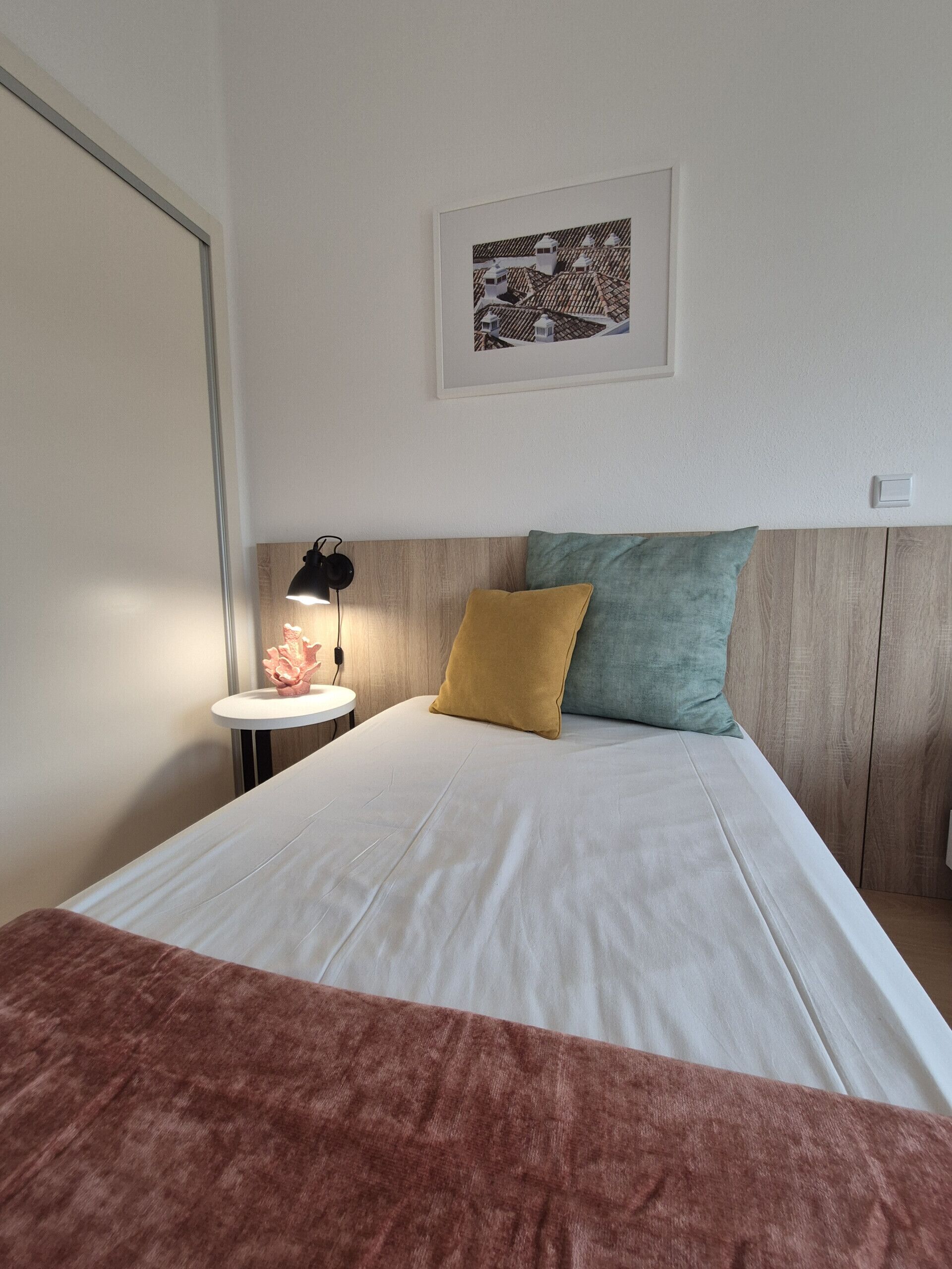 2 bedrooms, iron/ironing board, travel cot, free WiFi