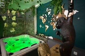 Kamar Klasik, pemandangan kolam renang | Kamar mandi