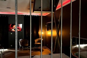 Room, River View | Free WiFi - l'Everest Rooms (Marseille)